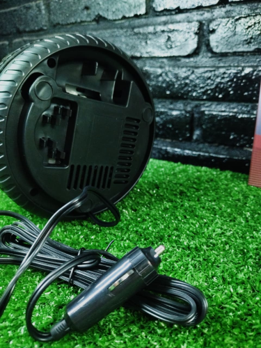 COMPRESOR 12V, FORMATO RUEDA. CON MANÓMETRO Y ACCESORIOS. MÁX 260 PSI VA-081